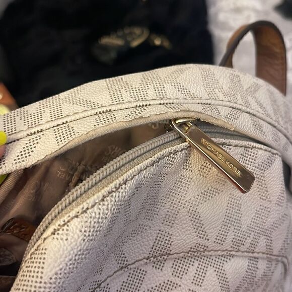 MK michael kors RHEA studded fullsize backpack cream,white tan leather gold guc - Picture 7 of 14